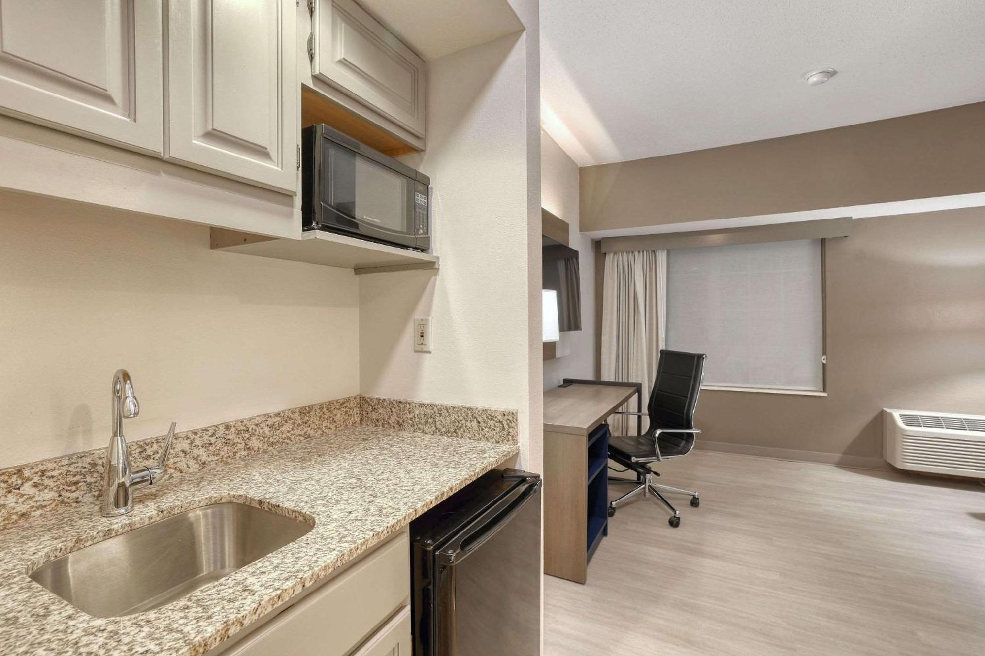 Comfort Suites Milwaukee Airport Oak Creek Buitenkant foto